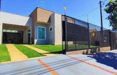 Imagem: A casa possui 2 Dormitórios, 3 Banheiros, 5 Vagas na garagem