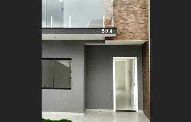 Imagem: A casa possui 3 Dormitórios, 2 Banheiros, 2 Vagas na garagem