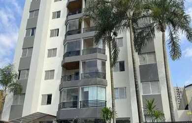 Imagem: O apartamento possui 3 Dormitórios, 1 Banheiro, 2 Vagas na