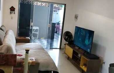 Imagem: A casa possui 2 Dormitórios, 1 Banheiro, 3 Vagas na garagem