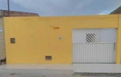 Imagem: A casa possui 2 Dormitórios, 2 Banheiros, 2 Vagas na garagem