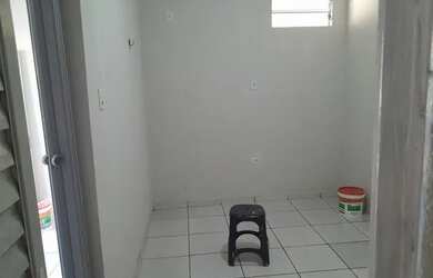 Imagem: A casa possui 1 Dormitório, 1 Banheiro e está localizado