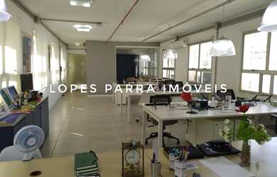 Imagem: O depósito possui 2 Vagas na garagem e 70m² de Área e está