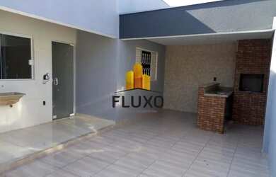 Imagem: A casa possui 2 Dormitórios, 1 Banheiro, 2 Vagas na garagem