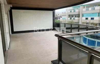 Imagem: O apartamento possui 3 Dormitórios, 1 Banheiro, 2 Vagas na