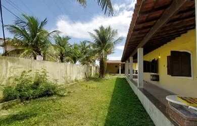 Imagem: A casa possui 3 Dormitórios, 3 Banheiros, 4 Vagas na garagem