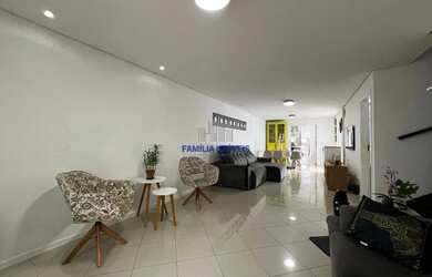 Imagem: A casa possui 4 Dormitórios, 3 Banheiros, 1 Vaga na garagem