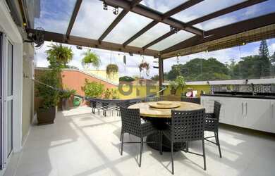 Imagem: A casa em condomínio possui 4 Dormitórios, 4 Banheiros, 4