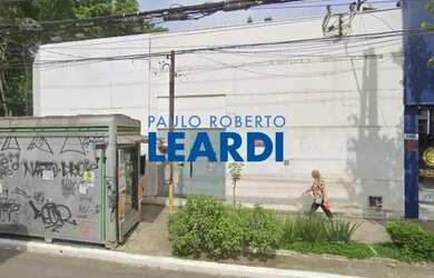 Imagem: O depósito possui 5 Vagas na garagem e 565m² de Área e está