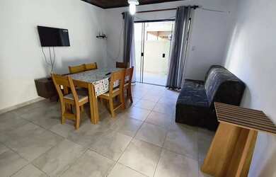 Imagem: A casa possui 2 Dormitórios, 2 Banheiros, 1 Vaga na garagem