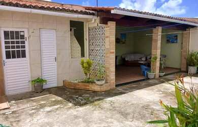 Imagem: A casa possui 3 Dormitórios, 3 Banheiros, 3 Vagas na garagem