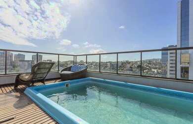 Imagem: O apartamento na cobertura possui 3 Dormitórios, 5 Banheiros