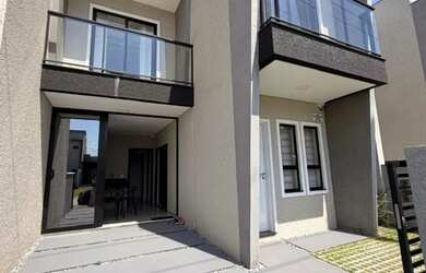 Imagem: A casa possui 3 Dormitórios, 3 Banheiros, 1 Vaga na garagem