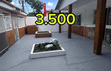 Imagem: A casa possui 3 Dormitórios, 3 Banheiros, 5 Vagas na garagem