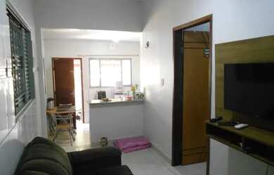 Imagem: A casa possui 2 Dormitórios, 1 Banheiro e está localizado