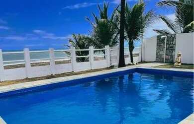 Imagem: A casa possui 3 Dormitórios, Acomodam 10 pessoas, 5 Vagas na