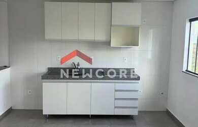 Imagem: A casa possui 2 Dormitórios, 2 Banheiros, 2 Vagas na garagem