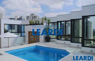 Imagem: O apartamento na cobertura possui 2 Dormitórios, 5 Banheiros