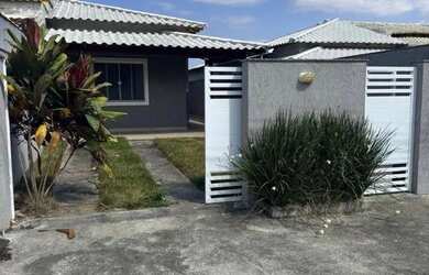 Imagem: A casa possui 2 Dormitórios, 2 Banheiros, 2 Vagas na garagem