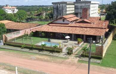 Imagem: A casa possui 4 Dormitórios, 5 Banheiros, 4 Vagas na garagem