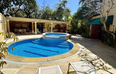 Imagem: A casa em condomínio possui 5 Dormitórios, 5 Banheiros, 4