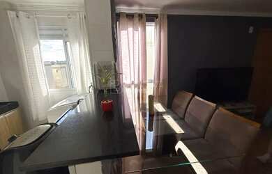 Imagem: O apartamento possui 2 Dormitórios, 1 Banheiro, 1 Vaga na garagem