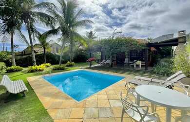 Imagem: A casa possui 3 Dormitórios, 4 Banheiros, 4 Vagas na garagem