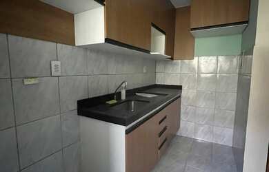 Imagem: O apartamento possui 2 Dormitórios, 1 Banheiro, 1 Vaga na garagem