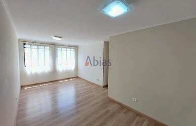 Imagem: O apartamento possui 3 Dormitórios, 1 Banheiro, 1 Vaga na garagem