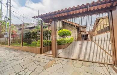 Imagem 6: Imóvel para venda possui 305 metros quadrados com 4 quartos em Tristeza...