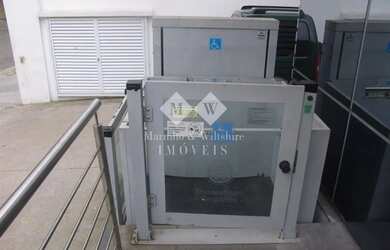 Imagem: O depósito possui 5 Vagas na garagem, 400m² de Área e está