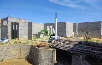 Imagem: A casa possui 3 Dormitórios, 3 Banheiros, 4 Vagas na garagem