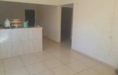 Imagem: A casa possui 2 Dormitórios, 1 Banheiro, Churrasqueira, Ar-condicionado