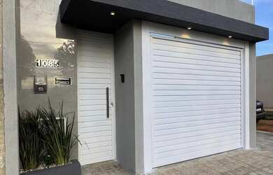 Imagem: A casa possui 2 Dormitórios, 1 Banheiro, 1 Vaga na garagem