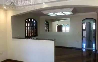 Imagem: A casa possui 3 Dormitórios, 4 Banheiros, 5 Vagas na garagem