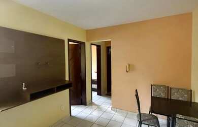 Imagem: O apartamento possui 2 Dormitórios, 1 Banheiro, 1 Vaga na garagem