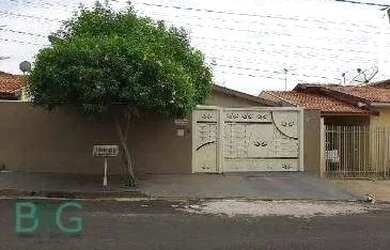 Imagem: A casa em condomínio possui 3 Dormitórios, 1 Banheiro, 2 Vagas