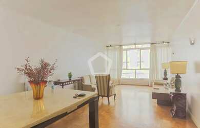 Imagem: O apartamento possui 3 Dormitórios, 1 Banheiro, 1 Vaga na garagem