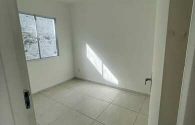 Imagem: A casa possui 2 Dormitórios, 1 Banheiro e 2 Vagas na garagem