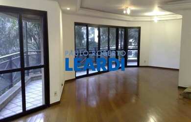 Imagem: O apartamento possui 4 Dormitórios, 3 Banheiros, 3 Vagas na