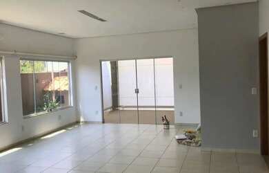 Imagem: A casa em condomínio possui 4 Dormitórios, 5 Banheiros, 2