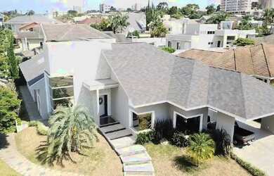 Imagem: A casa possui 4 Dormitórios, 1 Banheiro, 550m² de Área e