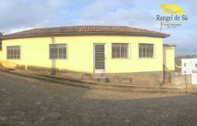 Imagem: A casa possui 2 Dormitórios, 1 Banheiro e está localizado