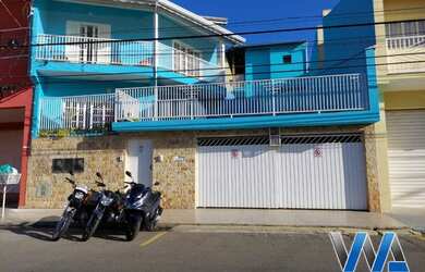 Imagem: A casa possui 5 Dormitórios, 4 Banheiros, 3 Vagas na garagem