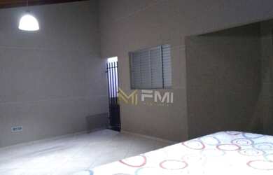 Imagem: A casa possui 2 Dormitórios, 2 Banheiros, 2 Vagas na garagem