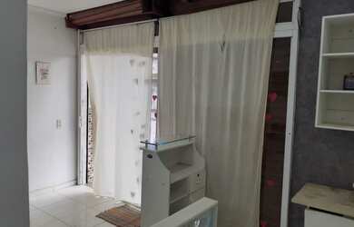 Imagem 2: Uma loja com uma quitinete