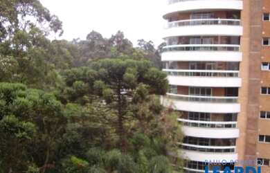 Imagem: O apartamento possui 4 Dormitórios, 5 Banheiros, 5 Vagas na