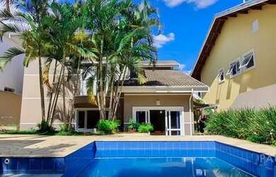 Imagem: A casa em condomínio possui 4 Dormitórios, 5 Banheiros, 4