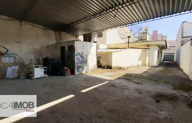 Imagem: O terreno possui 400m² de Área e está localizado em Vila