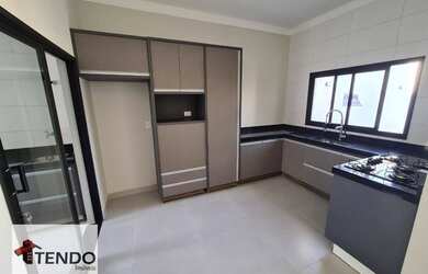 Imagem: A casa em condomínio possui 3 Dormitórios, 2 Banheiros, 2